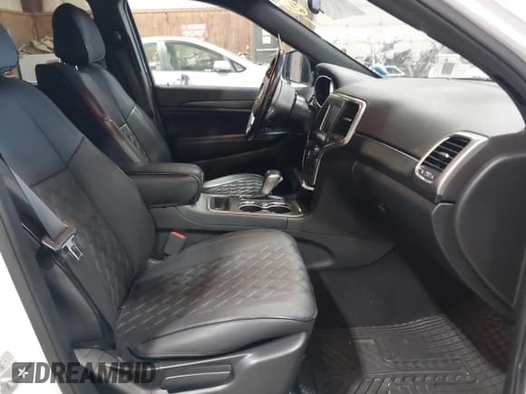 ✅ 2019 Jeep Grand Cherokee Upland • VIN: 1C4RJFAG5KC834317 • Lot: 42079616. Listed on IAAI with 42,452 mi. Free auction sales archive from the USA and detailed vehicle history report at DreamBid. Image 5.