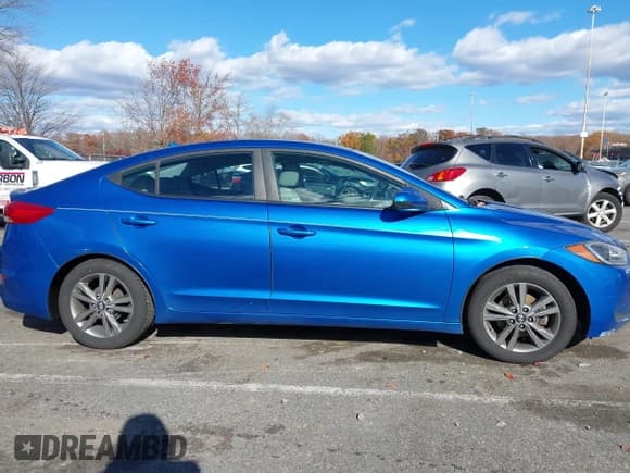 ✅ 2017 Hyundai Elantra SE • VIN: 5NPD84LF6HH181475 • Lot: 43626162. Listed on IAAI with 144,431 mi. Free auction sales archive from the USA and detailed vehicle history report at DreamBid. Image 13.