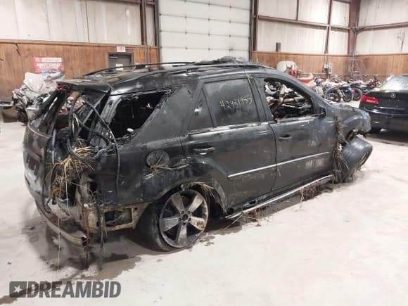 ✅ 2010 Mercedes-Benz M 350 • VIN: 4JGBB8GB9AA619616 • Lot: 42481955. Listed on IAAI with 208,340 mi. Free auction sales archive from the USA and detailed vehicle history report at DreamBid. Image 4.