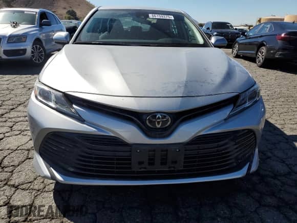 2019 Toyota Camry LE z VIN 4T1B11HKXKU821888, wystawiony jako Copart lot #86159375 z przebiegiem 64 469 mil mil oraz Szkoda całkowita • Salvage title. Historia ofert i sprzedaży dostępna na DreamBid. Obrazek 5.