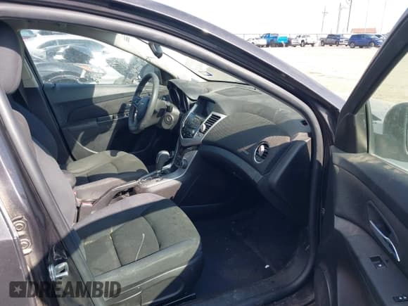 ✅ 2016 Chevrolet Cruze LT • VIN: 1G1PE5SB5G7139840 • Lot: 43157189. Wystawiony na IAAI z przebiegiem 119 120 mil. Bezpłatny archiwum sprzedaży aukcyjnych z USA i szczegółowy raport historii pojazdu na DreamBid. Zdjęcie 5.