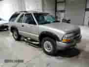 2000 Chevrolet Blazer LS z VIN 1GNCT18W9YK188091, wystawiony jako Copart lot #78592844 z przebiegiem 69 497 mil mil oraz Szkoda całkowita • Salvage title. Historia ofert i sprzedaży dostępna na DreamBid. Obrazek 4.