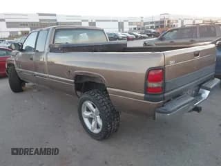 ✅ 2001 Dodge 1500 • VIN: 3B7HC13Z81G210076 • Lot: 43629785. Listed on IAAI with 281,837 mi. Free auction sales archive from the USA and detailed vehicle history report at DreamBid. Image 3.