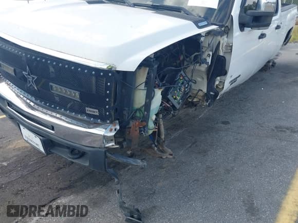 ✅ 2008 Chevrolet Silverado 2500HD LTZ • VIN: 1GCHK23698F169774 • Lot: 43274623. Wystawiony na IAAI z przebiegiem 272 098 mil. Bezpłatny archiwum sprzedaży aukcyjnych z USA i szczegółowy raport historii pojazdu na DreamBid. Zdjęcie 6.