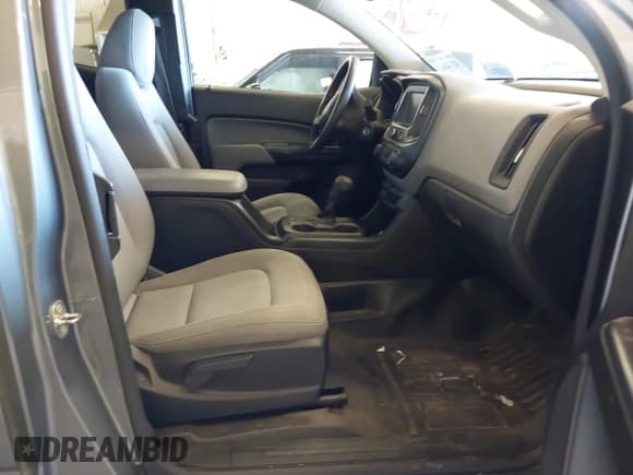 ✅ 2018 Chevrolet Colorado 2WD Work Truck • VIN: 1GCHSBEA6J1298396 • Lot: 42748613. Wystawiony na IAAI z przebiegiem 72 553 mil. Bezpłatny archiwum sprzedaży aukcyjnych z USA i szczegółowy raport historii pojazdu na DreamBid. Zdjęcie 5.