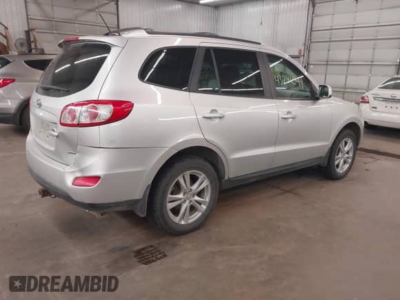 2012 Hyundai Santa Fe SE with VIN 5XYZHDAG5CG129742, listed as a IAAI auction lot 43241041 with 95,818 mi miles and . Bid and sale history available at DreamBid. Image 4.