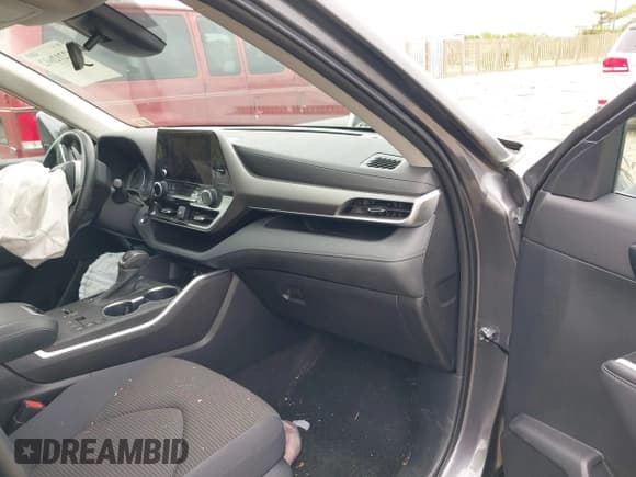 ✅ 2023 Toyota Highlander Hybrid LE • VIN: 5TDZARAH3PS526191 • Lot: 42212602. Listed on IAAI with 31,810 mi. Free auction sales archive from the USA and detailed vehicle history report at DreamBid. Image 5.