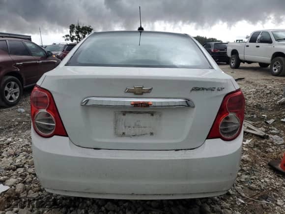 2015 Chevrolet Sonic LT с VIN 1G1JC5SH9F4195151, выставлен на аукционе Copart как лот 72985224 с пробегом 86 849 миль миль и Списание • Salvage title. История ставок и продаж доступна на DreamBid. Изображение 6.