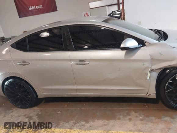 ✅ 2019 Hyundai Elantra SE • VIN: 5NPD74LF7KH448066 • Lot: 41715647. Listed on IAAI with 73,317 mi. Free auction sales archive from the USA and detailed vehicle history report at DreamBid. Image 13.