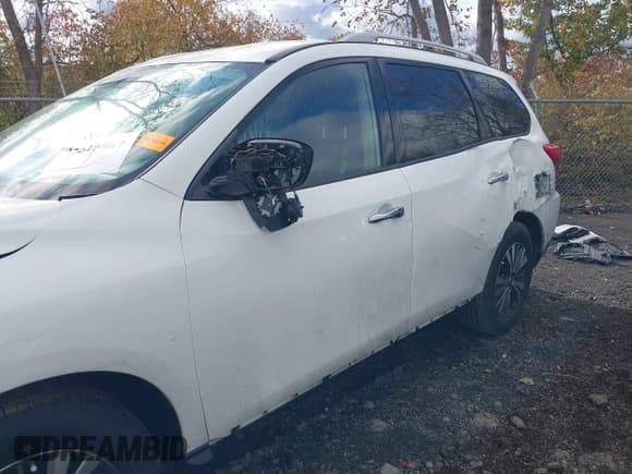 ✅ 2018 Nissan Pathfinder S • VIN: 5N1DR2MN3JC618434 • Lot: 43515967. Listed on IAAI with 134,198 mi. Free auction sales archive from the USA and detailed vehicle history report at DreamBid. Image 18.