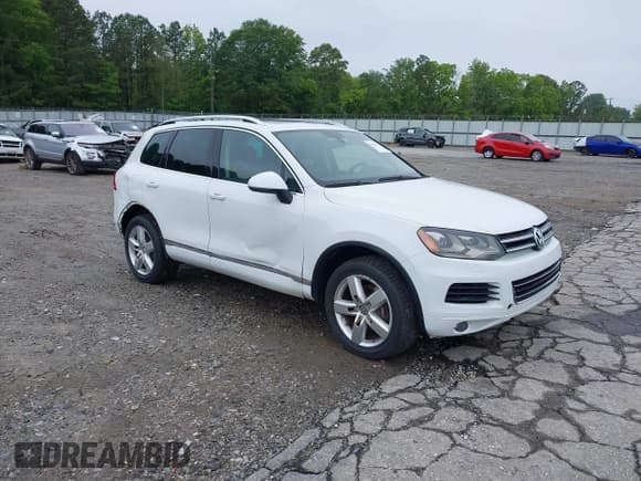 ✅ 2012 Volkswagen Touareg Sport • VIN: WVGEF9BP0CD006506 • Lot: 42355432. Wystawiony na IAAI z przebiegiem 175 346 mil. Bezpłatny archiwum sprzedaży aukcyjnych z USA i szczegółowy raport historii pojazdu na DreamBid. Zdjęcie 1.