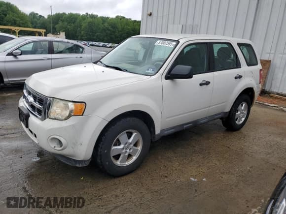 ✅ 2011 Ford Escape XLS • VIN: 1FMCU0C7XBKB43468 • Лот: 57587595. Опубликован ранее на Copart с пробегом 94 988 миль. Бесплатный доступ к архиву аукционных продаж из США и подробный отчёт об истории автомобиля на DreamBid. Изображение 1.