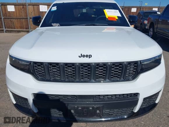 2024 Jeep Grand Cherokee Altitude with VIN 1C4RJKAG3R8517870, listed as a IAAI auction lot 43577201 with 31,706 mi miles and . Bid and sale history available at DreamBid. Image 6.