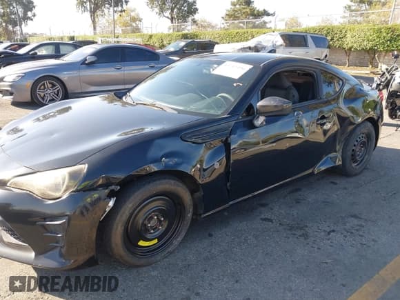 ✅ 2017 Toyota 86 • VIN: JF1ZNAA15H9711129 • Lot: 43712496. Listed on IAAI with 94,030 mi. Free auction sales archive from the USA and detailed vehicle history report at DreamBid. Image 6.