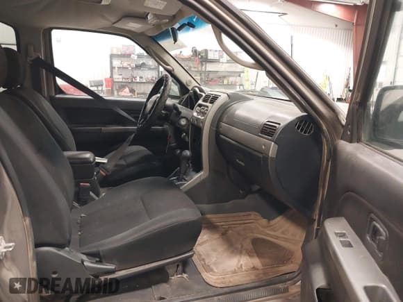 ✅ 2004 Nissan Xterra SE • VIN: 5N1MD28Y54C633461 • Lot: 42035114. Wystawiony na IAAI z przebiegiem 172 073 mil. Bezpłatny archiwum sprzedaży aukcyjnych z USA i szczegółowy raport historii pojazdu na DreamBid. Zdjęcie 5.