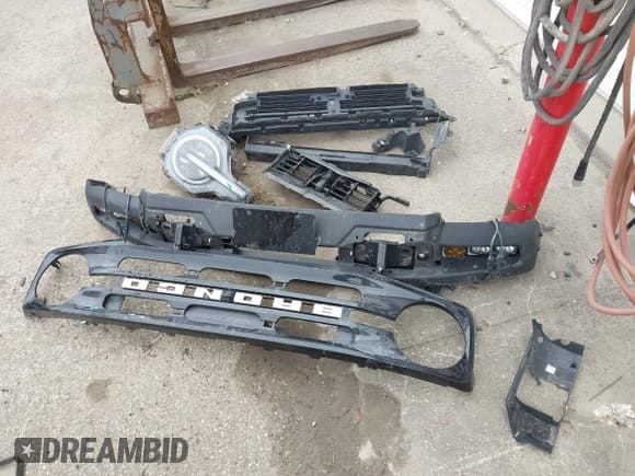 ✅ 2022 Ford Bronco Big Bend • VIN: 1FMEE5BPXNLB02700 • Lot: 43688328. Wystawiony na IAAI z przebiegiem 25 640 mil. Bezpłatny archiwum sprzedaży aukcyjnych z USA i szczegółowy raport historii pojazdu na DreamBid. Zdjęcie 12.