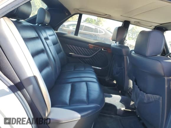 ✅ 1989 Mercedes-Benz 560 • VIN: WDBCA39EXKA438658 • Lot: 64064295. Listed on Copart with 92,481 mi. Free auction sales archive from the USA and detailed vehicle history report at DreamBid. Image 10.