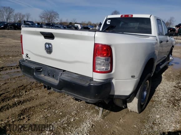 ✅ 2022 Ram 3500 Tradesman • VIN: 3C63RPGL4NG404280 • Лот: 46774575. Опубликован ранее на Copart с пробегом 177 086 миль. Бесплатный доступ к архиву аукционных продаж из США и подробный отчёт об истории автомобиля на DreamBid. Изображение 3.