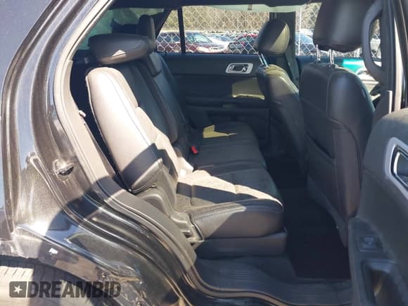 ✅ 2014 Ford Explorer XLT • VIN: 1FM5K7D88EGA99072 • Lot: 41796784. Wystawiony na IAAI z przebiegiem 298 765 mil. Bezpłatny archiwum sprzedaży aukcyjnych z USA i szczegółowy raport historii pojazdu na DreamBid. Zdjęcie 8.