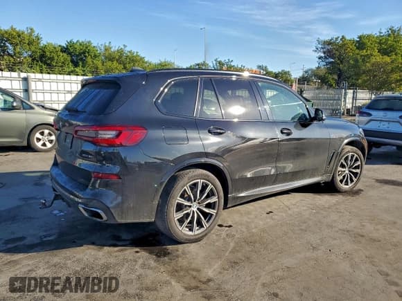✅ 2019 BMW X5 xDrive50i • VIN: 5UXJU2C52KLN66897 • Lot: 95786095. Wystawiony na Copart z przebiegiem 90 242 mil. Bezpłatny archiwum sprzedaży aukcyjnych z USA i szczegółowy raport historii pojazdu na DreamBid. Zdjęcie 3.