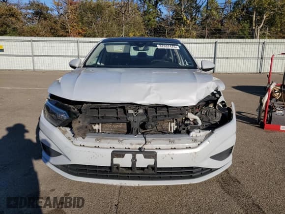 ✅ 2019 Volkswagen Jetta SEL • VIN: 3VWE57BU5KM096043 • Lot: 87037475. Wystawiony na Copart z przebiegiem 150 902 mil. Bezpłatny archiwum sprzedaży aukcyjnych z USA i szczegółowy raport historii pojazdu na DreamBid. Zdjęcie 5.