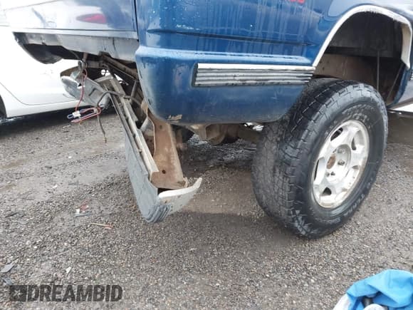 ✅ 1993 Chevrolet Silverado 1500 • VIN: 2GCEK19KXP1186381 • Lot: 43589229. Wystawiony na IAAI z przebiegiem 261 205 mil. Bezpłatny archiwum sprzedaży aukcyjnych z USA i szczegółowy raport historii pojazdu na DreamBid. Zdjęcie 17.