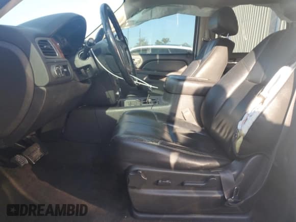 ✅ 2012 Chevrolet Tahoe LT • VIN: 1GNSCBE08CR182588 • Lot: 71915405. Wystawiony na Copart z przebiegiem 170 026 mil. Bezpłatny archiwum sprzedaży aukcyjnych z USA i szczegółowy raport historii pojazdu na DreamBid. Zdjęcie 7.