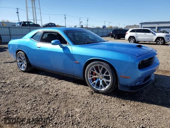✅ 2015 Dodge Challenger SRT 392 • VIN: 2C3CDZDJ5FH782295 • Lot: 91179775. Wystawiony na Copart z przebiegiem 24 945 mil. Bezpłatny archiwum sprzedaży aukcyjnych z USA i szczegółowy raport historii pojazdu na DreamBid. Zdjęcie 4.