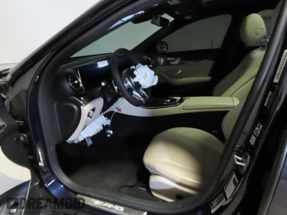 ✅ 2020 Mercedes-Benz E 63 S AMG • VIN: WDDZF8KB2LA742892 • Лот: 41627755. Опубликован ранее на Copart с пробегом 81 262 миль. Бесплатный доступ к архиву аукционных продаж из США и подробный отчёт об истории автомобиля на DreamBid. Изображение 8.