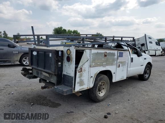 ✅ 2001 Ford F-250 • VIN: 1FDNF20F81EA78997 • Lot: 59008545. Listed on Copart with 411,182 mi. Free auction sales archive from the USA and detailed vehicle history report at DreamBid. Image 3.
