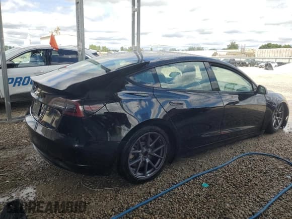 ✅ 2022 Tesla Model 3 • VIN: 5YJ3E1EA6NF287553 • Lot: 57831325. Wystawiony na Copart z przebiegiem 131 113 mil. Bezpłatny archiwum sprzedaży aukcyjnych z USA i szczegółowy raport historii pojazdu na DreamBid. Zdjęcie 3.