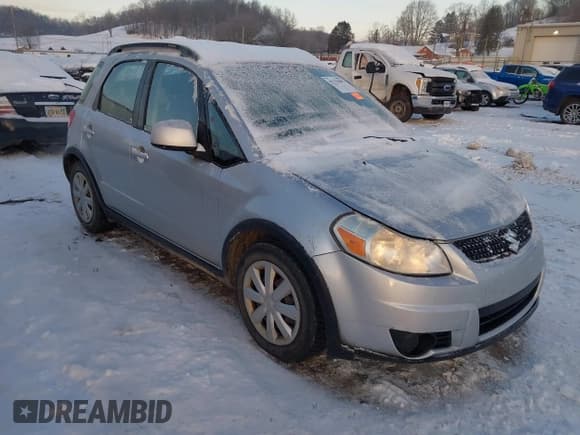 ✅ 2011 Suzuki SX4 Crossover • VIN: JS2YB5A36B6305317 • Lot: 41333007. Wystawiony na IAAI z przebiegiem 84 967 mil. Bezpłatny archiwum sprzedaży aukcyjnych z USA i szczegółowy raport historii pojazdu na DreamBid. Zdjęcie 1.