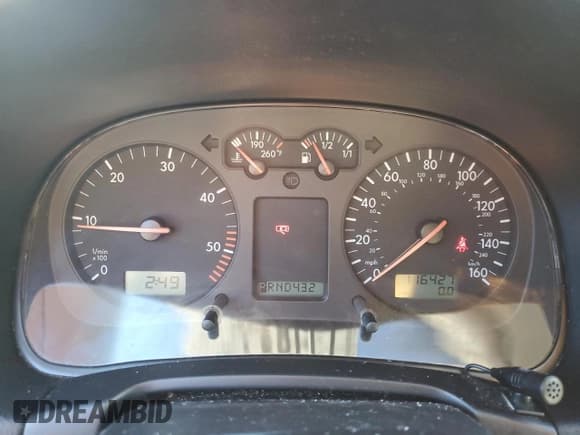 ✅ 2005 Volkswagen Golf GLS • VIN: 9BWGR61J354021381 • Lot: 79480114. Listed on Copart with 116,427 mi. Free auction sales archive from the USA and detailed vehicle history report at DreamBid. Image 9.