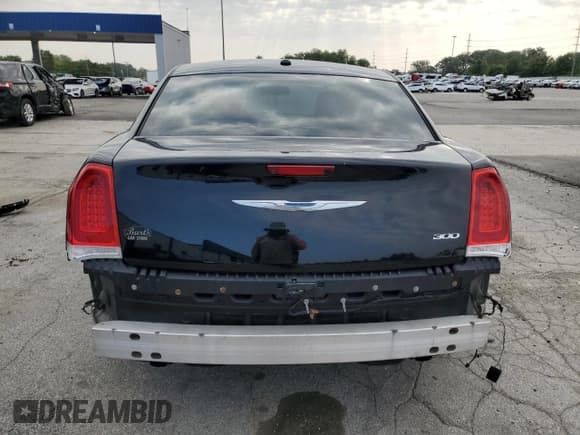 ✅ 2016 Chrysler 300 Touring • VIN: 2C3CCAAG8GH235360 • Лот: 71876225. Опубликован ранее на Copart с пробегом 102 457 миль. Бесплатный доступ к архиву аукционных продаж из США и подробный отчёт об истории автомобиля на DreamBid. Изображение 6.