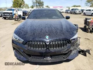 ✅ 2021 BMW 8 Series 840i • VIN: WBAGV2C00MCF48849 • Lot: 43969833. Wystawiony na Copart z przebiegiem 25 894 mil. Bezpłatny archiwum sprzedaży aukcyjnych z USA i szczegółowy raport historii pojazdu na DreamBid. Zdjęcie 5.