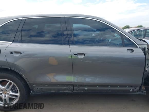 ✅ 2013 Porsche Cayenne • VIN: WP1AA2A25DLA03699 • Lot: 43479219. Wystawiony na IAAI z przebiegiem 120 866 mil. Bezpłatny archiwum sprzedaży aukcyjnych z USA i szczegółowy raport historii pojazdu na DreamBid. Zdjęcie 14.