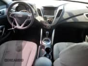 ✅ 2012 Hyundai Veloster w/Red Int • VIN: KMHTC6AD2CU034734 • Lot: 66930434. Wystawiony na Copart z przebiegiem 148 972 mil. Bezpłatny archiwum sprzedaży aukcyjnych z USA i szczegółowy raport historii pojazdu na DreamBid. Zdjęcie 8.