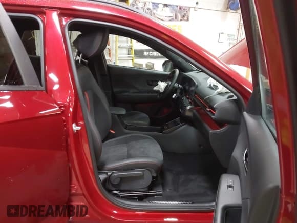 ✅ 2025 Hyundai Kona N Line S • VIN: KM8HBCA33SU205374 • Лот: 41253782. Опубликован ранее на IAAI с пробегом 626 миль. Бесплатный доступ к архиву аукционных продаж из США и подробный отчёт об истории автомобиля на DreamBid. Изображение 5.