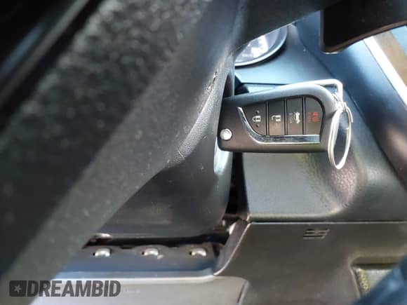 2022 Toyota Camry SE z VIN 4T1G11AKXNU712139, wystawiony jako IAAI lot #43506666 z przebiegiem 13 941 mil mil oraz . Historia ofert i sprzedaży dostępna na DreamBid. Obrazek 11.