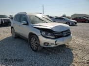 ✅ 2012 Volkswagen Tiguan S • VIN: WVGBV7AX1CW610274 • Лот: 82001645. Опубликован ранее на Copart с пробегом 152 194 миль. Бесплатный доступ к архиву аукционных продаж из США и подробный отчёт об истории автомобиля на DreamBid. Изображение 14.