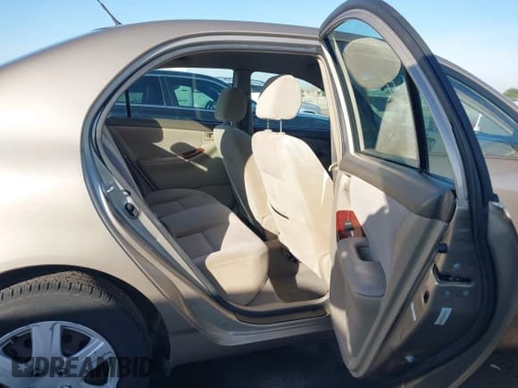 ✅ 2007 Toyota Corolla CE • VIN: 1NXBR32E57Z808996 • Lot: 43682740. Wystawiony na IAAI z przebiegiem 176 810 mil. Bezpłatny archiwum sprzedaży aukcyjnych z USA i szczegółowy raport historii pojazdu na DreamBid. Zdjęcie 8.