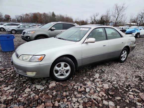 ✅ 1997 Lexus ES 300 • VIN: JT8BF22G0V0066843 • Лот: 93216555. Опубликован ранее на Copart с пробегом 266 661 миль. Бесплатный доступ к архиву аукционных продаж из США и подробный отчёт об истории автомобиля на DreamBid. Изображение 1.