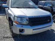 ✅ 2014 Land Rover LR2 • VIN: SALFR2BGXEH383596 • Lot: 43581281. Wystawiony na IAAI z przebiegiem 102 000 mil. Bezpłatny archiwum sprzedaży aukcyjnych z USA i szczegółowy raport historii pojazdu na DreamBid. Zdjęcie 6.