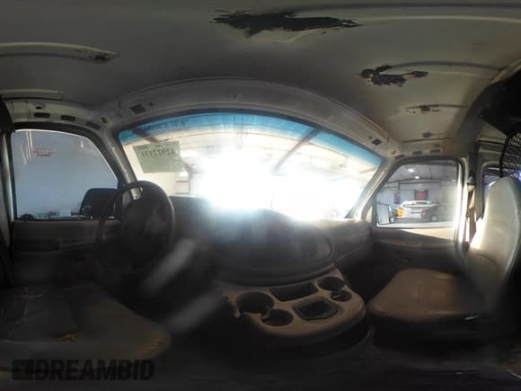 ✅ 2000 Ford Econoline Cargo • VIN: 1FTNE2422YHB89648 • Lot: 42922131. Wystawiony na IAAI z przebiegiem 245 651 mil. Bezpłatny archiwum sprzedaży aukcyjnych z USA i szczegółowy raport historii pojazdu na DreamBid. Zdjęcie 18.