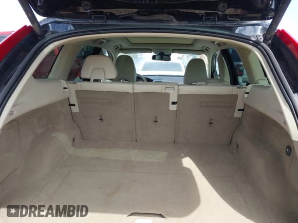 ✅ 2012 Volvo XC60 3.0L • VIN: YV4902DZXC2303420 • Lot: 42305728. Wystawiony na IAAI z przebiegiem 69 989 mil. Bezpłatny archiwum sprzedaży aukcyjnych z USA i szczegółowy raport historii pojazdu na DreamBid. Zdjęcie 18.