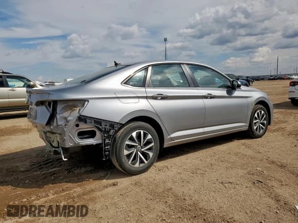 ✅ 2022 Volkswagen Jetta S • VIN: 3VWCM7BU4NM011448 • Lot: 81603025. Wystawiony na Copart z przebiegiem 106 560 mil. Bezpłatny archiwum sprzedaży aukcyjnych z USA i szczegółowy raport historii pojazdu na DreamBid. Zdjęcie 3.