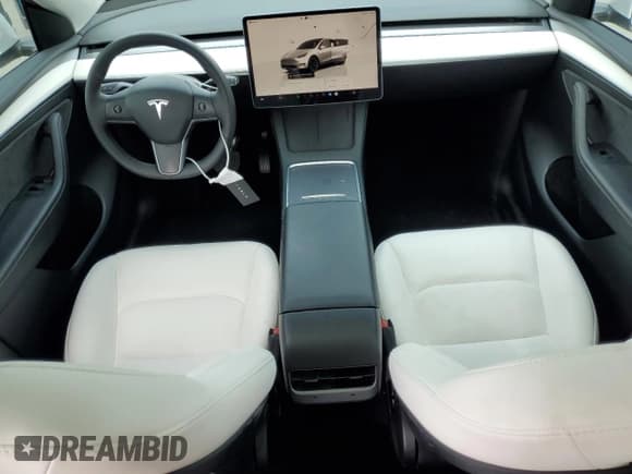 ✅ 2022 Tesla Model Y Long Range • VIN: 7SAYGDEE1NF540740 • Lot: 70879985. Wystawiony na Copart z przebiegiem 29 702 mil. Bezpłatny archiwum sprzedaży aukcyjnych z USA i szczegółowy raport historii pojazdu na DreamBid. Zdjęcie 8.