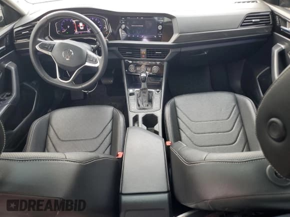 ✅ 2022 Volkswagen Jetta SEL • VIN: 3VWGM7BU0NM030788 • Лот: 59663345. Опубликован ранее на Copart с пробегом 147 453 миль. Бесплатный доступ к архиву аукционных продаж из США и подробный отчёт об истории автомобиля на DreamBid. Изображение 8.