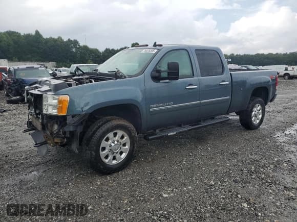 ✅ 2011 GMC Sierra 2500HD Denali • VIN: 1GT125C82BF172513 • Lot: 70025265. Wystawiony na Copart z przebiegiem 157 649 mil. Bezpłatny archiwum sprzedaży aukcyjnych z USA i szczegółowy raport historii pojazdu na DreamBid. Zdjęcie 1.