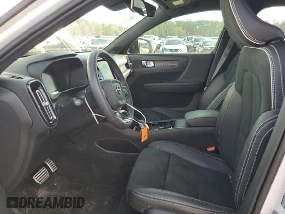 ✅ 2021 Volvo XC40 • VIN: YV4ED3UR6M2524698 • Lot: 70373692. Listed on Copart with 6,239 mi. Free auction sales archive from the USA and detailed vehicle history report at DreamBid. Image 7.